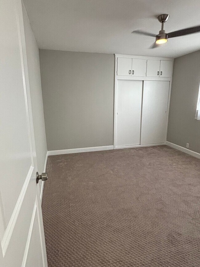 Building Photo - 1 Bedroom available now!