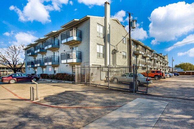 Building Photo - Gastonian  - 305-307