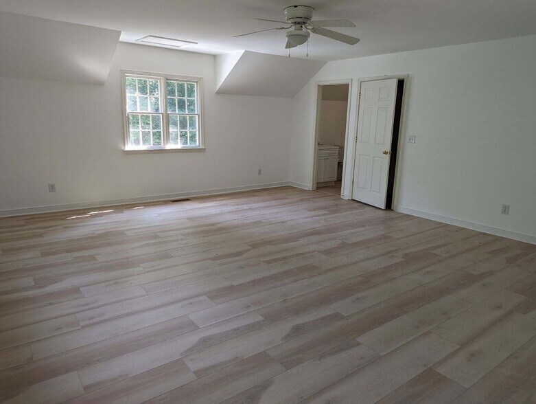 Building Photo - 111 Oyster Cove Lndg