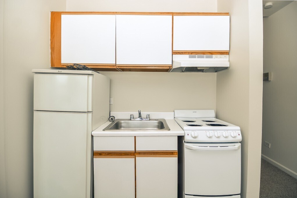 Building Photo - 3925 W Irving Park Rd