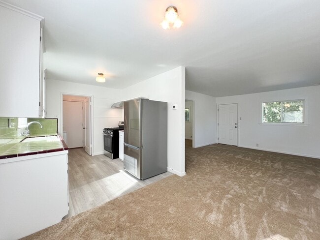 Building Photo - Charming 1 Bedroom, 1 Bath Rental in North...