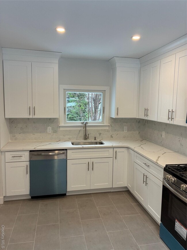 Building Photo - 204 E Shore Rd