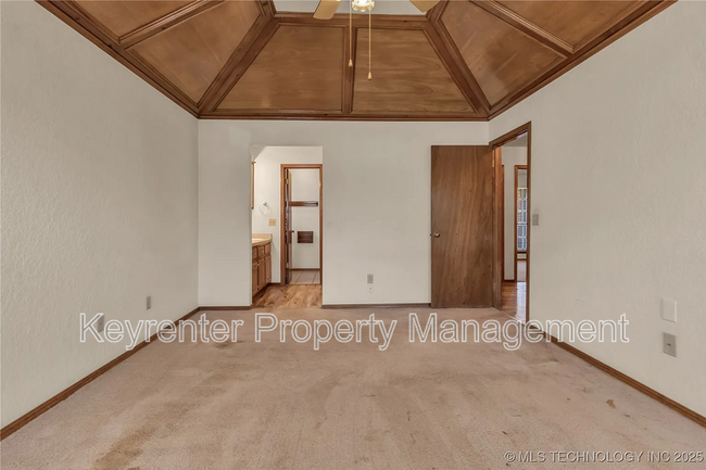 Building Photo - 9305 S Land Ave