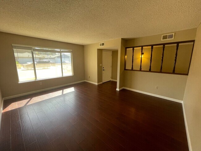 Building Photo - Single story located in East Modesto neighborhood!
