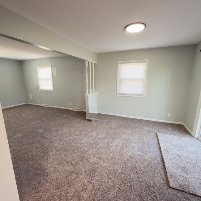 Building Photo - 3 Bedroom Home In Kentwood Schools!