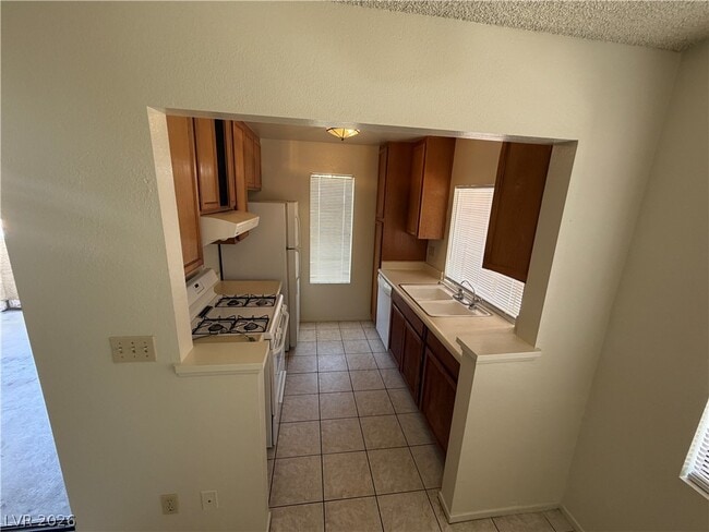 Building Photo - 4736 Nara Vista Way