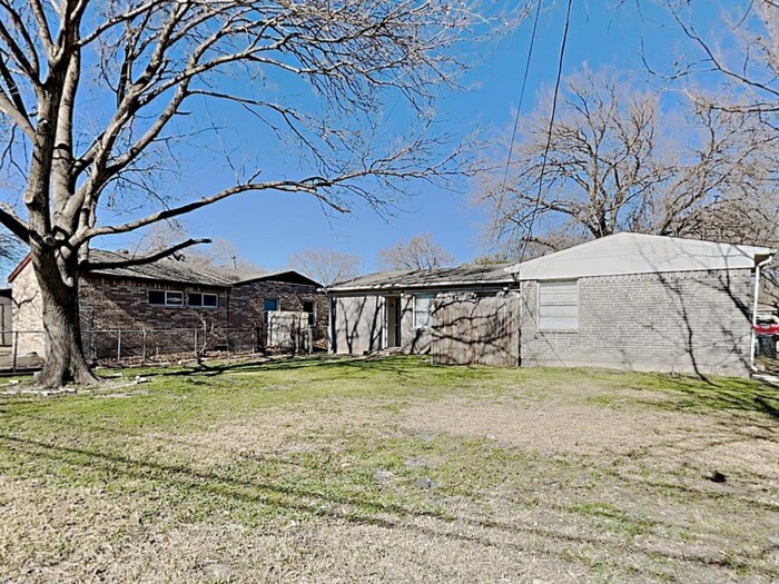 Building Photo - 4731 Bedford Dr