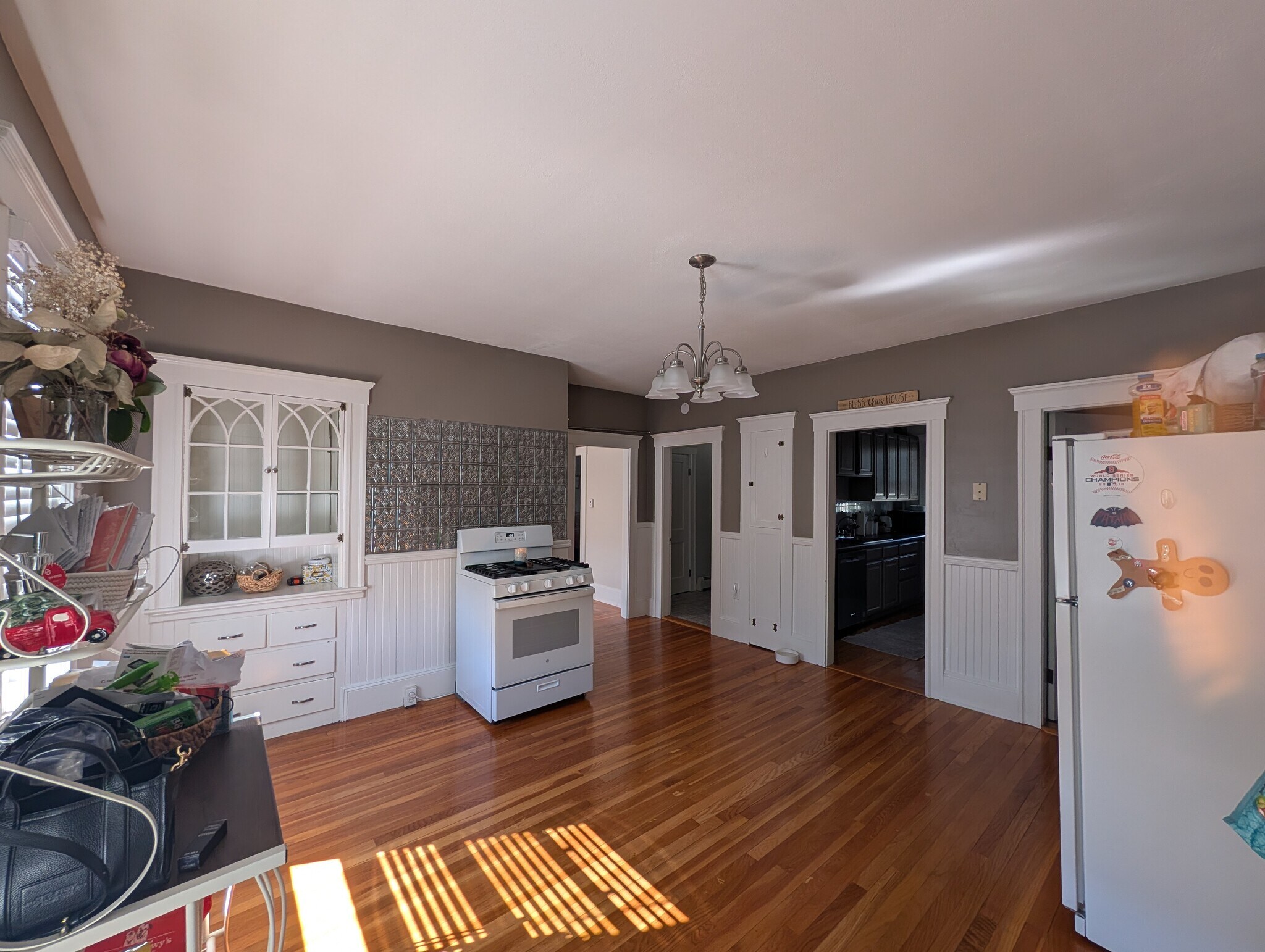 Building Photo - 77 Lawrence St