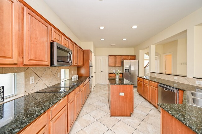Building Photo - 1547 Lakeside Enclave Dr