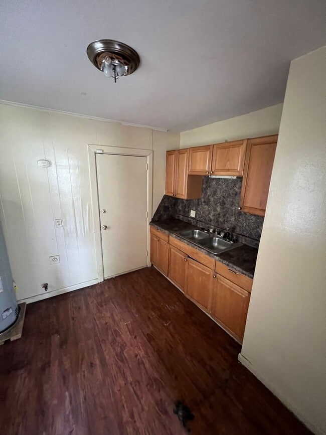 Building Photo - 1830 Lyons St