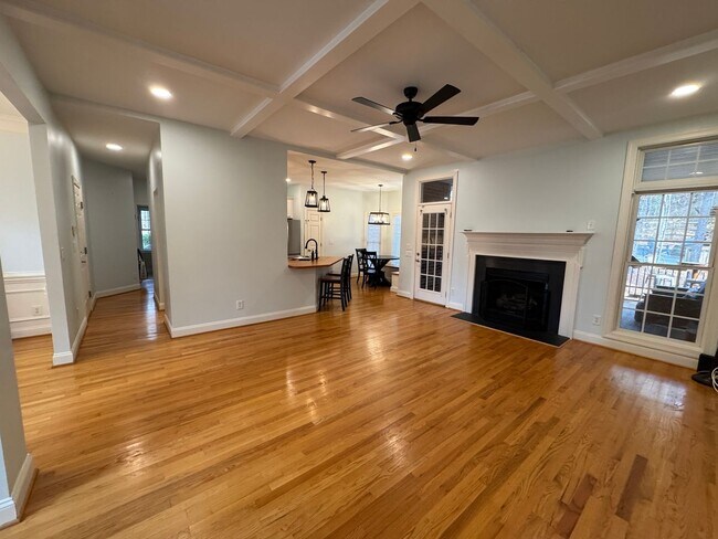 Building Photo - Available to Show