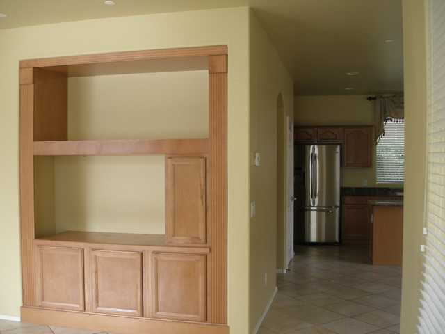 Building Photo - 4 Bed 2.5 Bath Home! Beautiful Kitchen! Gr...