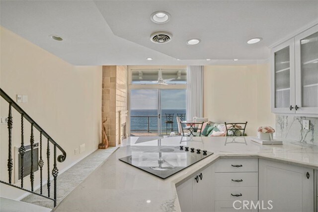 Building Photo - 615 Esplanade