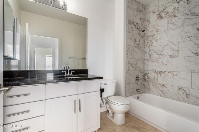 Building Photo - 945 E Playa Del Norte Dr