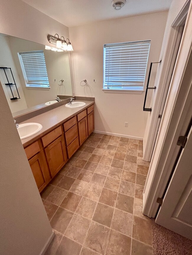 Building Photo - 1005 Sheep Herder Ln