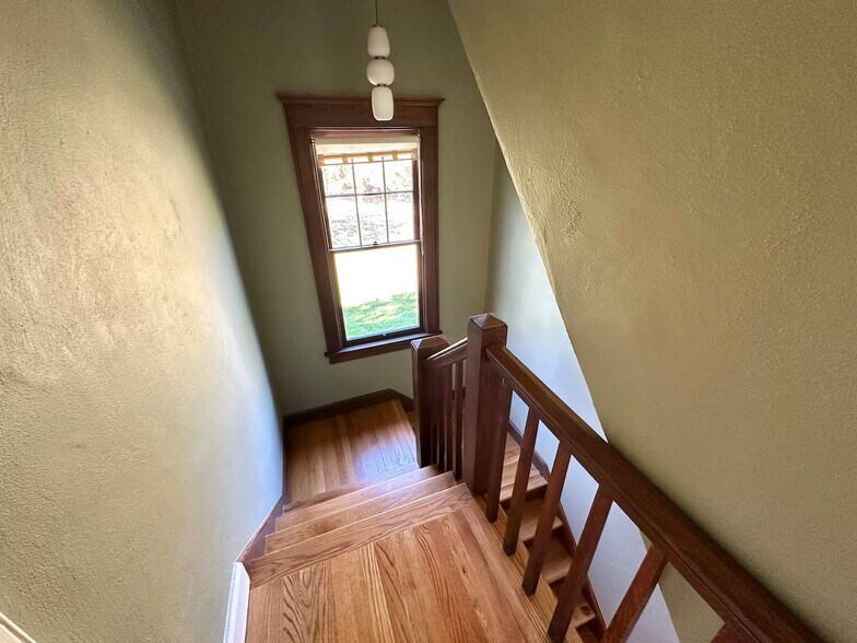 Building Photo - 608 Ackerman Ave