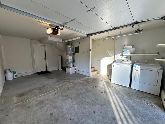 Building Photo - Cozy Beautiful Townhouse for Rent