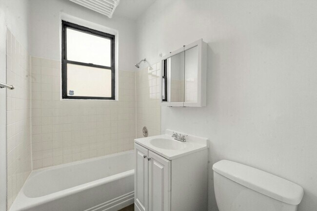 Building Photo - 2330 N Spaulding Ave