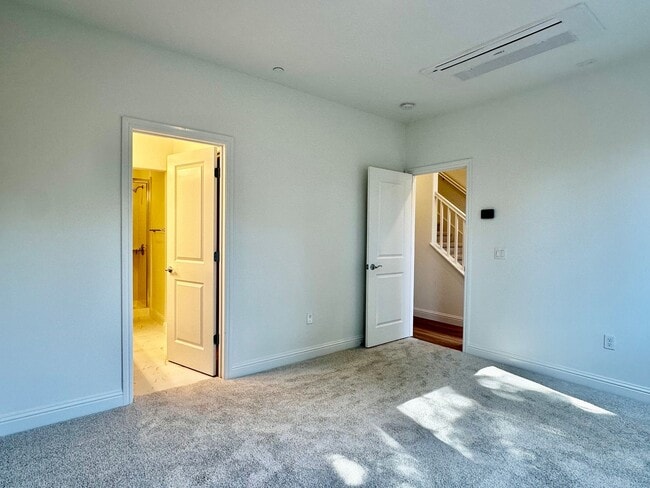 Building Photo - New Luxury Townhouse in Saratoga