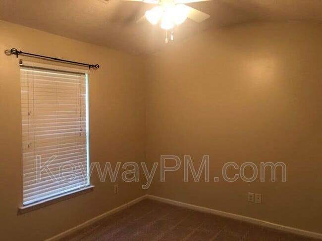 Building Photo - 1468 Collins Dr