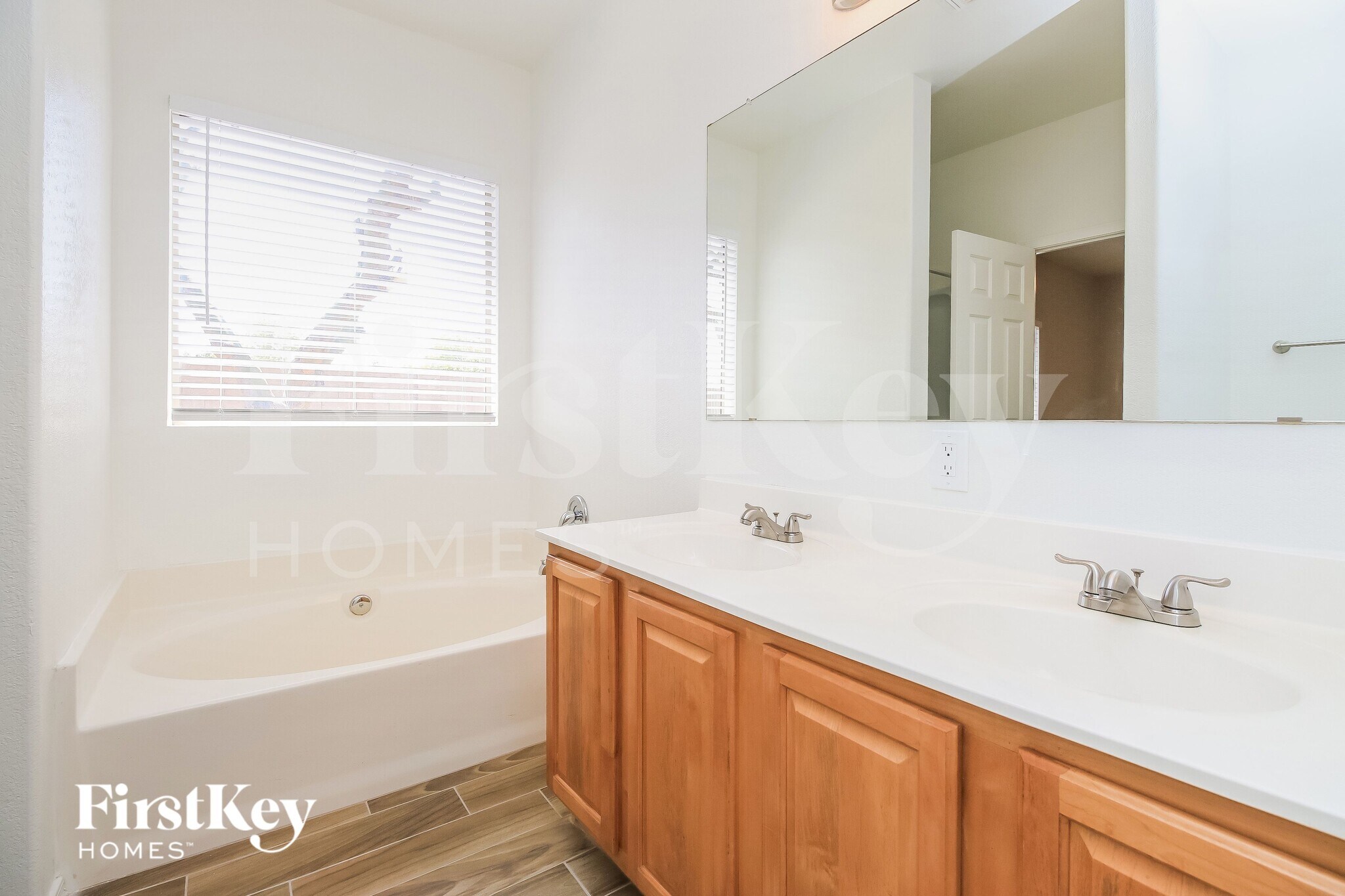 Building Photo - 521 E Red Rock Trail