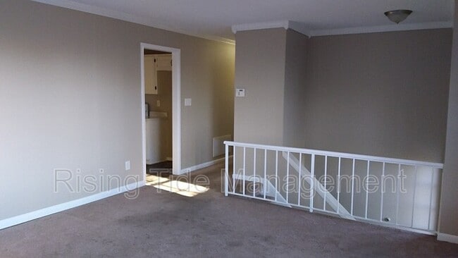 Building Photo - 8905 Valley Hill Dr