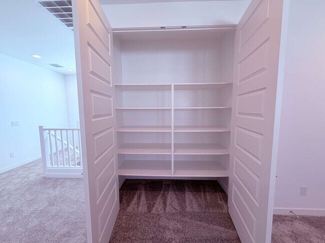 Building Photo - 10126 E Ulysses Ave