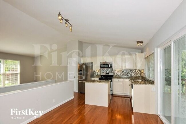 Building Photo - 134 Holly Green Dr