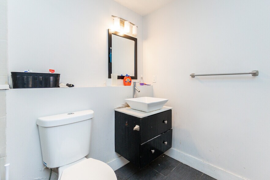 Building Photo - 78 Forest St