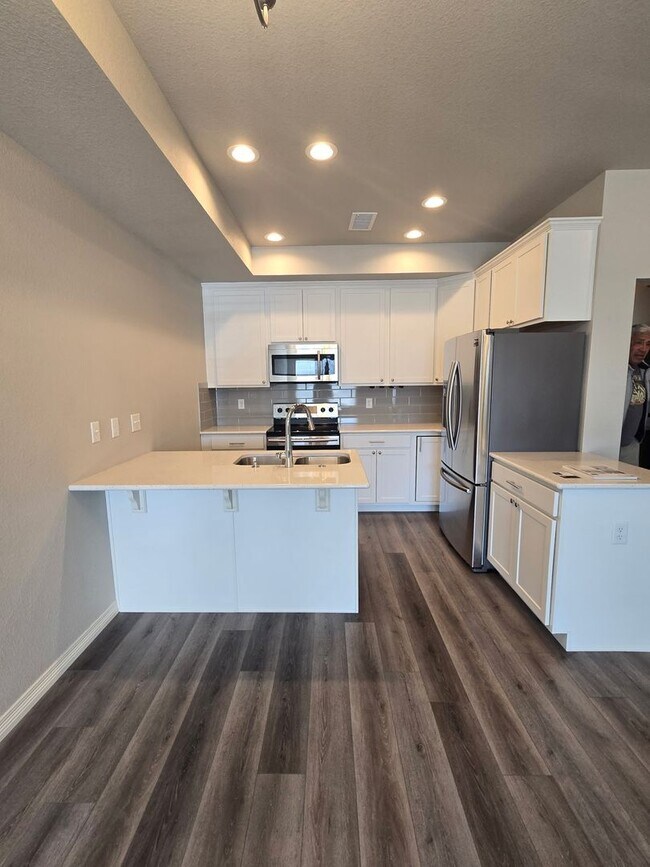 Building Photo - 3B/3B Townhome NOW AVAILABLE in Windsor! Great Location!