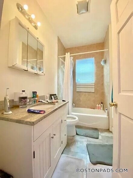 Building Photo - 8 Carmel St