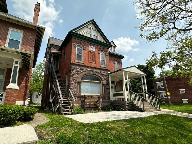 Primary Photo - 1870 N 4th St