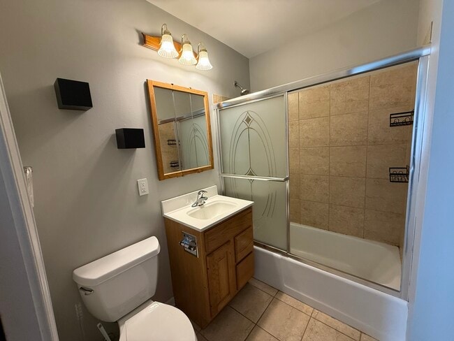 Building Photo - 719 Surrey Dr