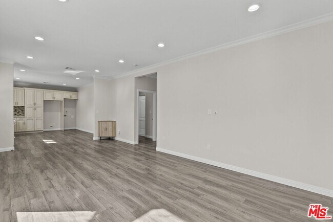 Building Photo - 6715 Cedros Ave