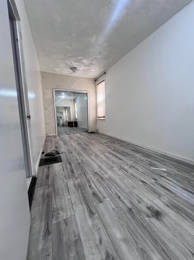 Building Photo - 94 W 46th St