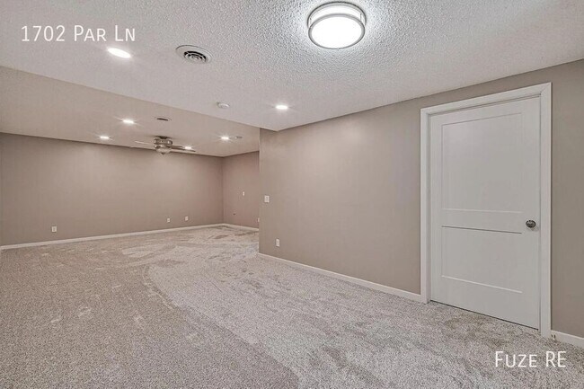 Building Photo - 1702 Par Ln