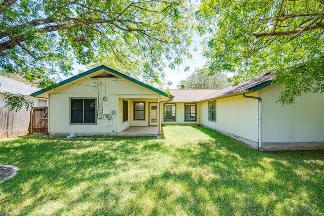 Building Photo - 1708 Wild Horse Ln