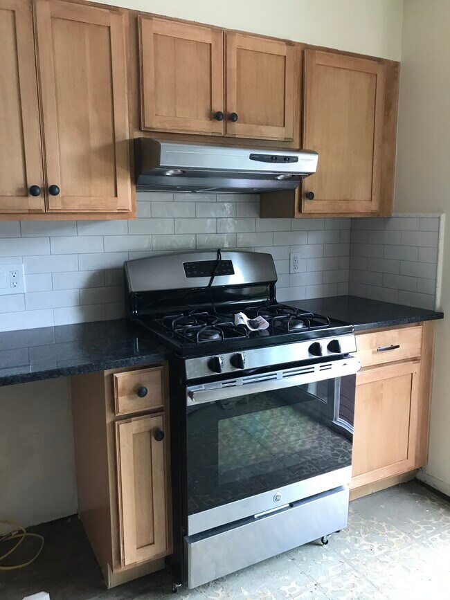 Kitchen - 95 Holland St