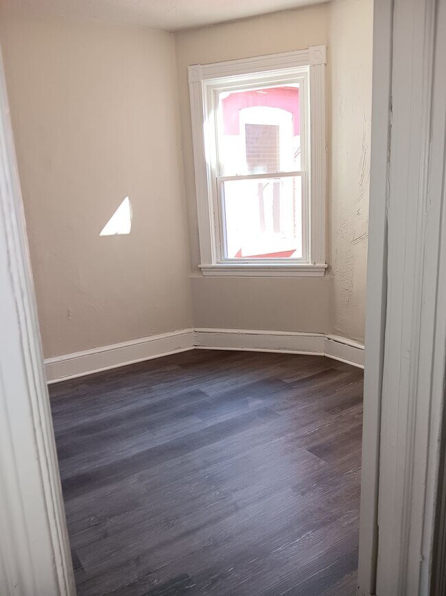 Building Photo - Charming 3BR Townhouse in Cabbage Hill - Section 8 Approved!