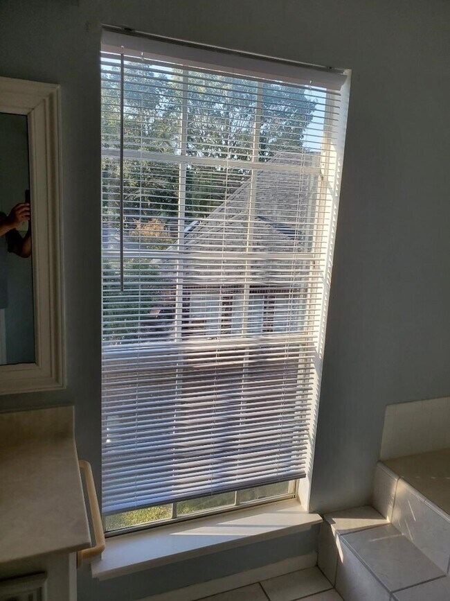 Building Photo - 7211 N Hearthstone Green Dr