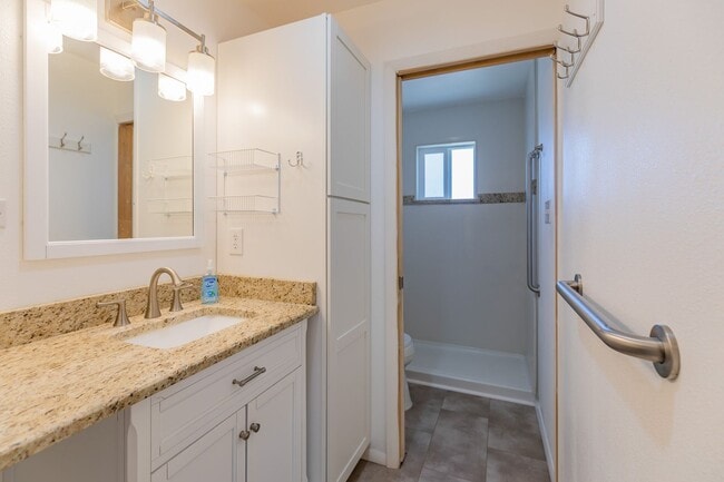 Building Photo - Charming 3 Bed 1 Bath Home