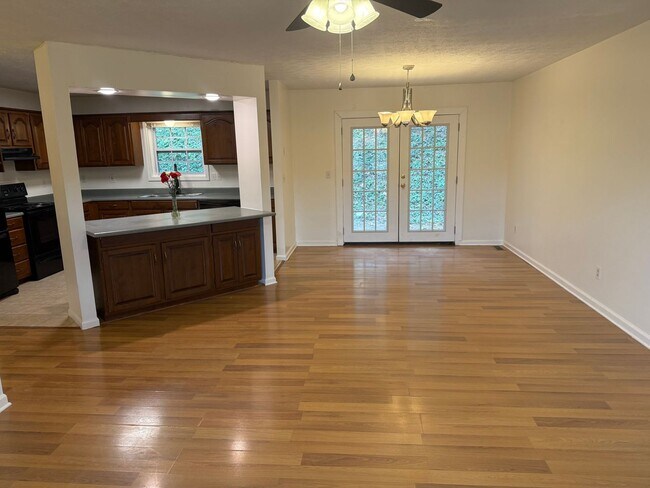 Building Photo - Enjoy Panoramic Holston River Views from T...