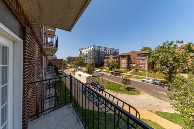 Building Photo - 5630 Pershing Ave