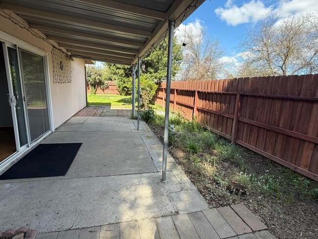 Building Photo - 3731-3733 Scallop Court