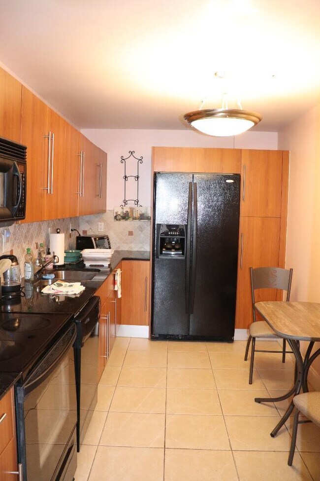 Building Photo - 3001 S Ocean Dr