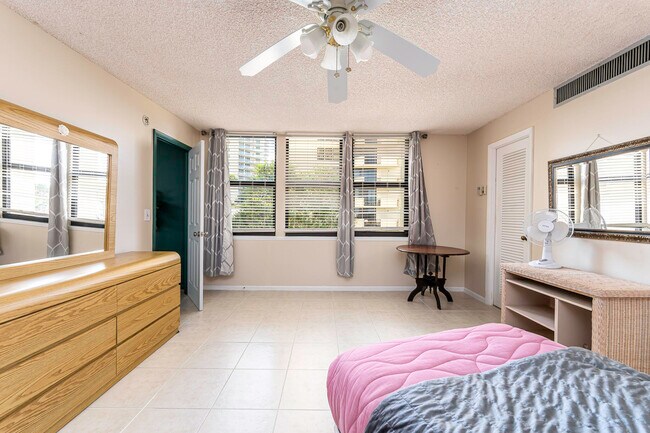 Building Photo - 2800 N Ocean Dr