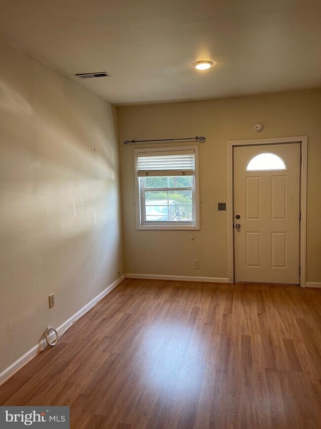 Building Photo - 8210 Tuckerman Ln