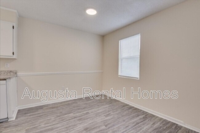 Building Photo - 2575 1/2 Tobacco Road - A