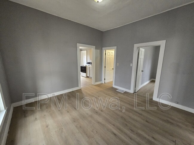 Building Photo - 714 W 1st St