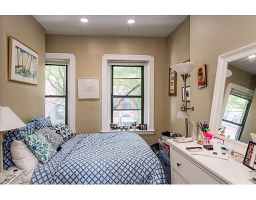 Building Photo - 69 Phillips St